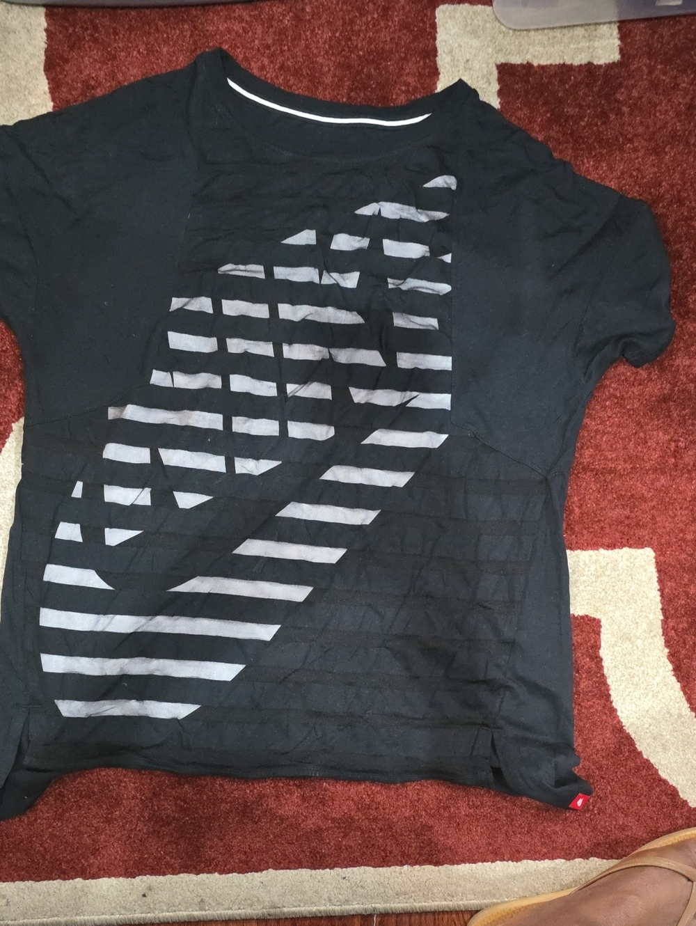 Nike Black Short-Sleeve Tee with Gray Diagonal Stripe Graphic - Picture 1 of 8